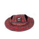 Imagen que muestra el producto Sombrero Estilo Tartán Para Mascotas Talla L. Gorro pesquero para mascotas con estampado estilo tartán, cuenta con dos orificios por los que podrá sacar las orejas y tirilla de tela con pieza de metal para ajustar a la medida. Material: Póliester, metal                                     Color: Rojo                                                                       Disponible: Razas medianas.