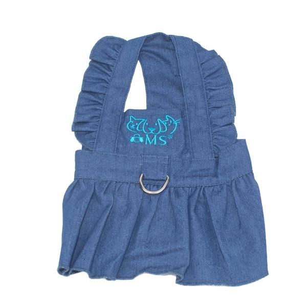 Imagen que muestra el producto Vestido Jean Mershop. Vestido Jean para mascotas, cuenta con velcro en el costado para ajustar y anillo tipo D para fijar la correa. “Material: Mezclilla Color: Azul claro, azul oscuro Disponible: Razas pequeñas”