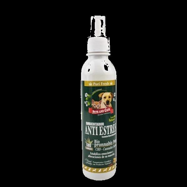 Imagen que muestra el producto Antiestres Purifresh Biopronnabis Cbd Natural Freshly 240 Ml. Ambientador Anti estrés Bio pronnabis pets estabiliza emociones y alteraciones de su mascota. Ingredientes: CBD, canabis sativa  Presentación: Frasco x 240 ml. Disponible: Para perros y gatos de todas las razas y edades.
