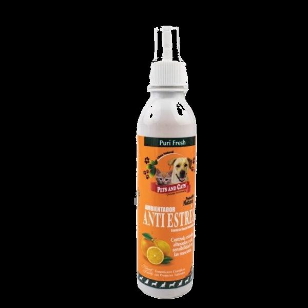 Imagen que muestra el producto Antiestres Purifresh Naranja Fco 240 Ml. Antiestres Purifresh Natural Freshly controla estados alterados o de sensibilidad. Equilibra las energías físicas y mentales, mejorando las vibraciones emocionales y corporales. Ingredientes: Asociación de esencias florales.  Presentación: Frasco x 240 ml Disponible: Para perros y gatos de todas las razas y edades.