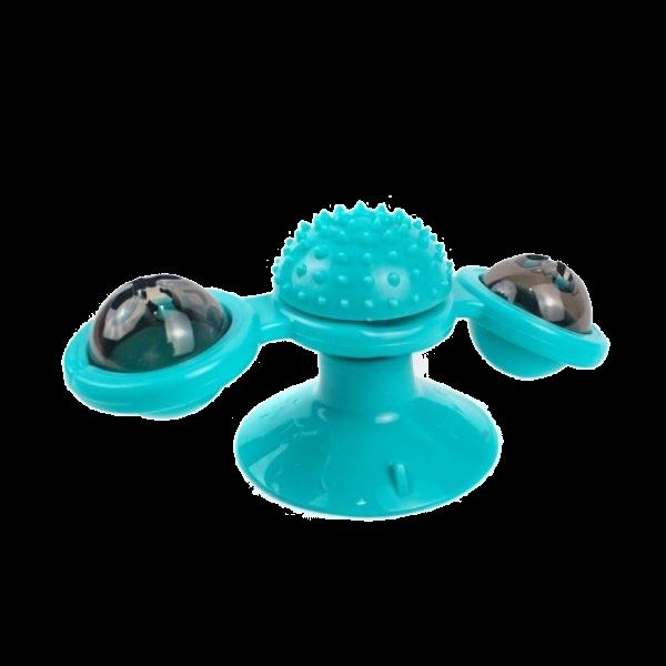 Imagen que muestra el producto Juguete  Molino De Viento Para Mascotas. Juguete interactivo molino de viento. Consta de dos recipientes transparentes a los costados, en uno contiene una pelota luminosa y en el otro podrá introducirle ya sea algun cascabel, catnip o un snack de su agrado. Trae ventosa. Material: Plástico  Color: Verde  Disponible: Razas pequeñas